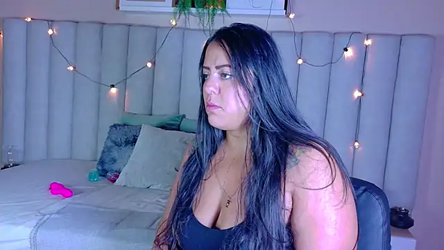 Snapshot of ShelyEvans__ chatting on July 1, 12:23 am ShelyEvans online show from July 1, 12:23 am