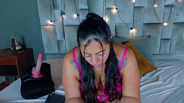 Snapshot of ShelyEvans__ chatting on July 26, 1:07 pm ShelyEvans online show from July 26, 1:07 pm