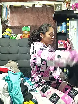 Snapshot of Estrella2001 chatting on July 14, 8:58 pm Estrella2001 online show from July 14, 8:58 pm