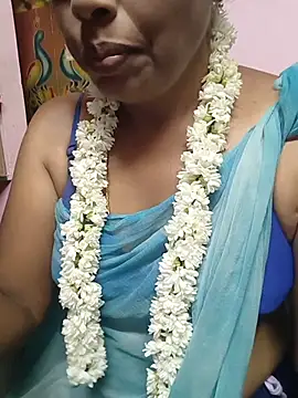 Snapshot of Tamilsexy35 chatting on August 2, 8:57 am Tamilsexy35 online show from August 2, 8:57 am