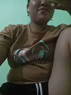 Snapshot of Uya-y chatting on June 17, 10:50 am Uya-y online show from June 17, 10:50 am
