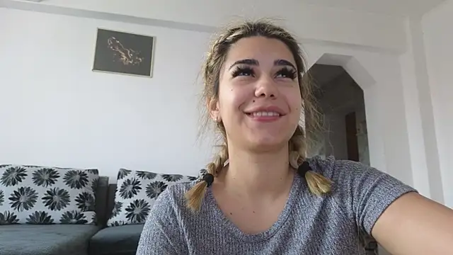 Snapshot of heysianna chatting on June 29, 11:21 am heysianna online show from June 29, 11:21 am