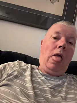 Snapshot of cumboy chatting on April 19, 11:29 pm cumboy online show from April 19, 11:29 pm