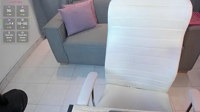 Snapshot of Nayla_Luxe chatting on July 2, 12:11 pm Nayla Luxe online show from July 2, 12:11 pm