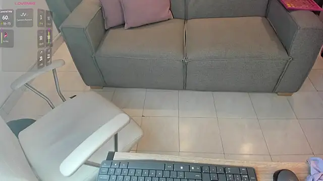 Snapshot of Nayla_Luxe chatting on July 8, 12:09 pm Nayla Luxe online show from July 8, 12:09 pm