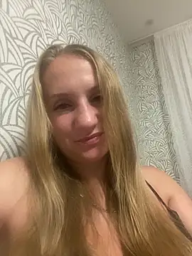 Snapshot of Emilia_ki chatting on July 3, 8:15 pm Emilia ki online show from July 3, 8:15 pm