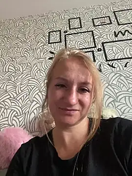Snapshot of Emilia_ki chatting on July 20, 1:13 pm Emilia ki online show from July 20, 1:13 pm