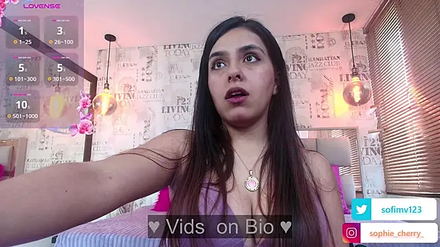 Snapshot of sofi_secrets chatting on July 27, 1:07 pm sofi secrets online show from July 27, 1:07 pm