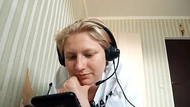 JennyShortcut online show from June 18, 12:53 pm