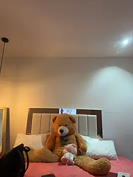 Doll Ivy online show from August 1, 10:30 pm