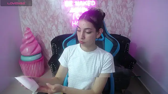 Snapshot of KiaraStar_ch chatting on July 9, 7:40 pm KiaraStar ch online show from July 9, 7:40 pm