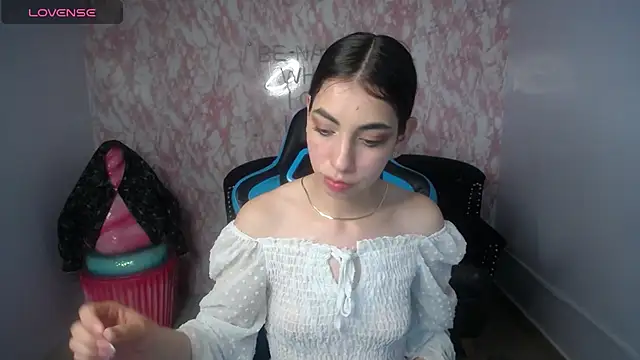 Snapshot of KiaraStar_ch chatting on July 24, 8:29 pm KiaraStar ch online show from July 24, 8:29 pm