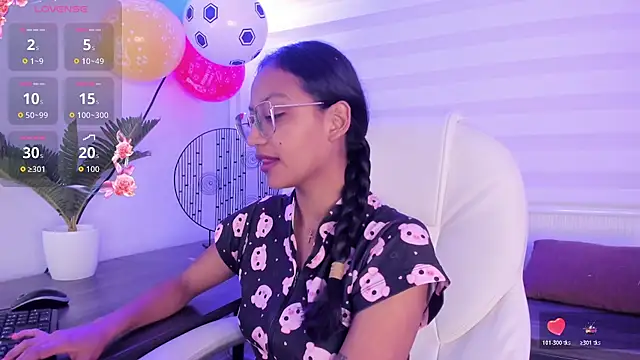 Snapshot of emma_brooks_ chatting on July 3, 7:42 pm emma brooks online show from July 3, 7:42 pm