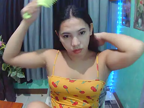 Snapshot of XCalixa chatting on August 1, 12:59 pm XCalixa online show from August 1, 12:59 pm