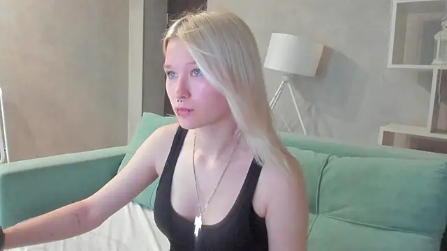 Snapshot of Nika-Smith chatting on June 30, 9:10 am Nika-Smith online show from June 30, 9:10 am
