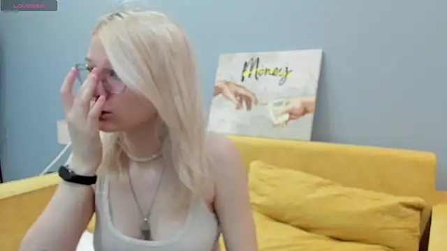 Snapshot of Nika-Smith chatting on July 19, 9:24 am Nika-Smith online show from July 19, 9:24 am