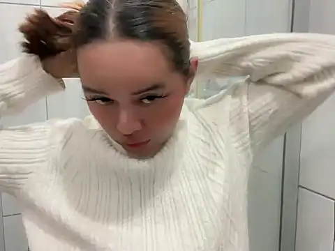 urhottestgurl online show from June 17, 6:49 am
