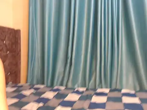 Snapshot of RosieGloww chatting on June 18, 9:14 am RosieGloww online show from June 18, 9:14 am