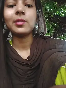 Snapshot of Simran_143 chatting on July 26, 5:04 am Simran 143 online show from July 26, 5:04 am