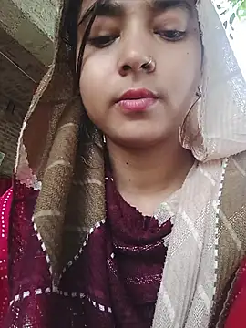 Snapshot of Simran_143 chatting on August 2, 5:39 am Simran 143 online show from August 2, 5:39 am