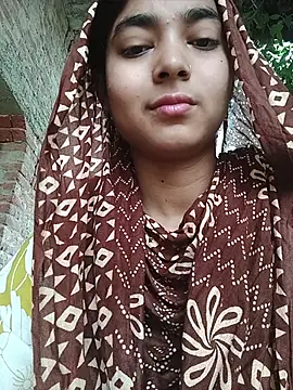 Snapshot of Simran_143 chatting on August 5, 4:26 am Simran 143 online show from August 5, 4:26 am