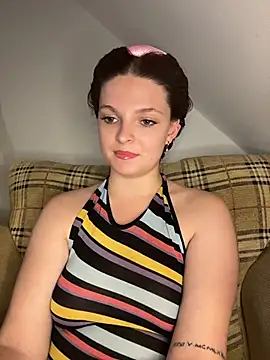 Snapshot of European-beauty chatting on June 18, 10:03 pm European-beauty online show from June 18, 10:03 pm