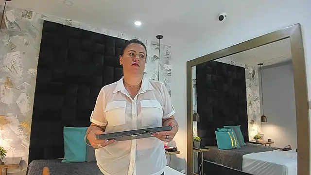 Snapshot of CharlotteG_ chatting on July 28, 7:39 pm CharlotteG online show from July 28, 7:39 pm