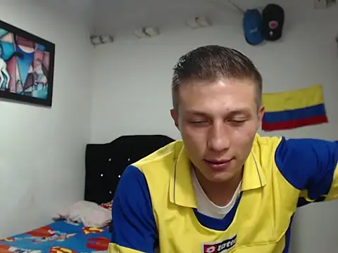 Snapshot of Stiiveen777 chatting on July 4, 11:44 pm Stiiveen777 online show from July 4, 11:44 pm