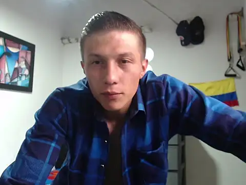 Snapshot of Stiiveen777 chatting on July 11, 5:37 pm Stiiveen777 online show from July 11, 5:37 pm