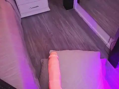 Snapshot of MiaBlackrose chatting on July 11, 5:43 am MiaBlackrose online show from July 11, 5:43 am