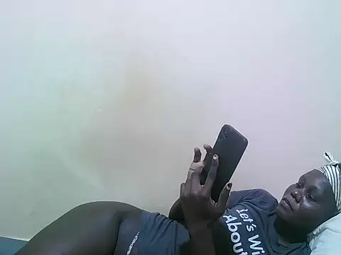 Snapshot of bianca_love2 chatting on July 5, 8:05 pm bianca love2 online show from July 5, 8:05 pm