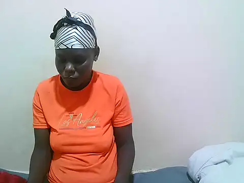 Snapshot of bianca_love2 chatting on July 6, 10:45 am bianca love2 online show from July 6, 10:45 am