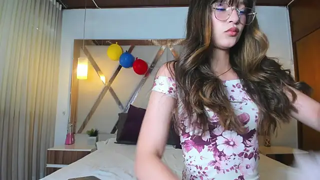 Snapshot of ZoeDear_ chatting on July 15, 10:37 pm ZoeDear online show from July 15, 10:37 pm