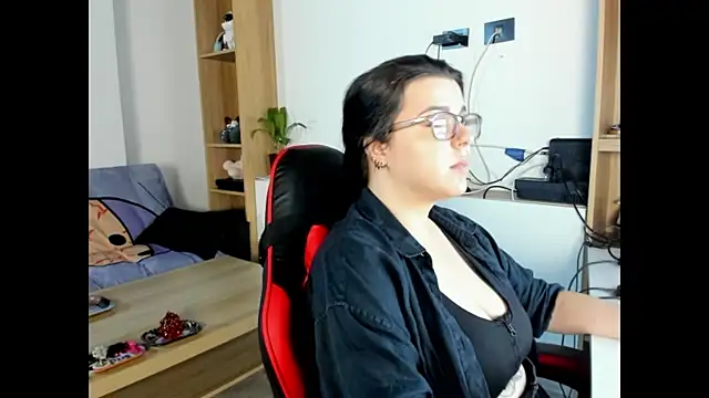 Snapshot of Meloh_Molly chatting on July 4, 2:51 am Meloh Molly online show from July 4, 2:51 am