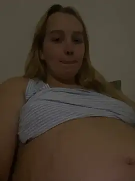 Snapshot of milf_cherry99 chatting on June 18, 2:01 am milf cherry99 online show from June 18, 2:01 am