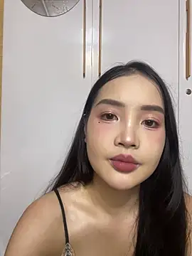 Lilyluta2000 online show from July 16, 6:41 am