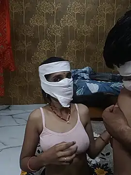 Snapshot of desi_housewife99 chatting on August 6, 7:16 pm desi housewife99 online show from August 6, 7:16 pm