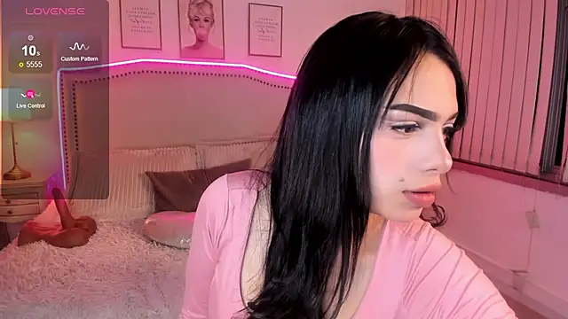 Snapshot of mila__vega chatting on July 15, 4:18 am mila vega online show from July 15, 4:18 am