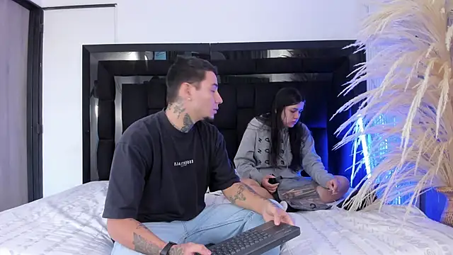 Snapshot of GabbyAndDominic chatting on August 4, 11:57 am GabbyAndDominic online show from August 4, 11:57 am