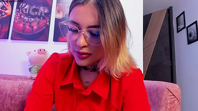 Snapshot of DailynRose chatting on August 7, 3:30 am DailynRose online show from August 7, 3:30 am