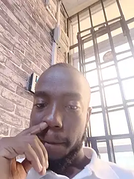 Snapshot of Earnthis chatting on June 27, 12:44 pm Earnthis online show from June 27, 12:44 pm