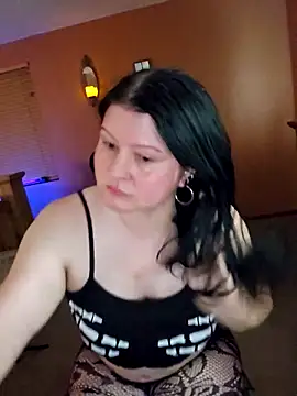 Snapshot of SpicyRosy chatting on June 22, 4:20 am SpicyRosy online show from June 22, 4:20 am