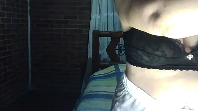Snapshot of CarolinaMoretti chatting on June 24, 1:04 am CarolinaMoretti online show from June 24, 1:04 am