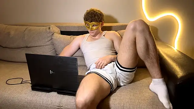 Snapshot of deniel_horny chatting on June 21, 5:37 pm deniel horny online show from June 21, 5:37 pm