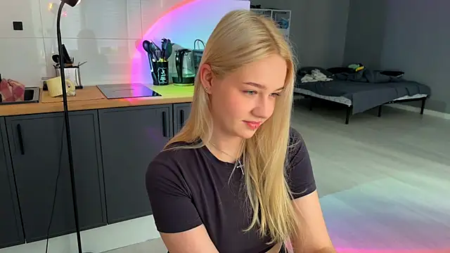 MichelleMargiela online show from July 18, 2:16 am