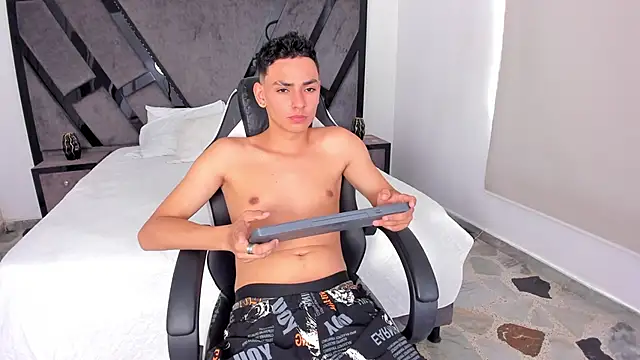 Snapshot of JustNova_ chatting on June 22, 12:57 pm JustNova online show from June 22, 12:57 pm