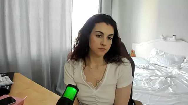 Snapshot of Avelinatt chatting on July 9, 5:28 pm Avelinatt online show from July 9, 5:28 pm