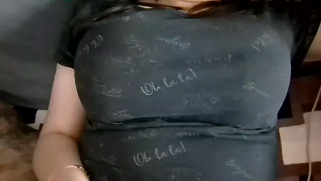 Snapshot of Nivella chatting on August 7, 1:13 pm Nivella online show from August 7, 1:13 pm