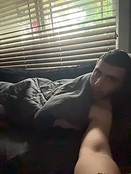 Snapshot of skinnyarab1995 chatting on June 20, 1:36 pm skinnyarab1995 online show from June 20, 1:36 pm