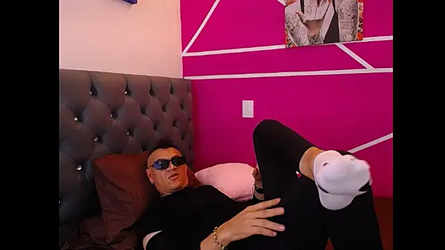 Snapshot of Cesirry_ chatting on June 22, 6:27 pm Cesirry online show from June 22, 6:27 pm